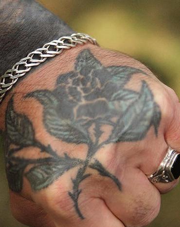 wartość więzienna tatuażu różanego 