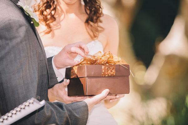 Jak zrobić prezent z pieniędzmi na wesele własnymi rękami?